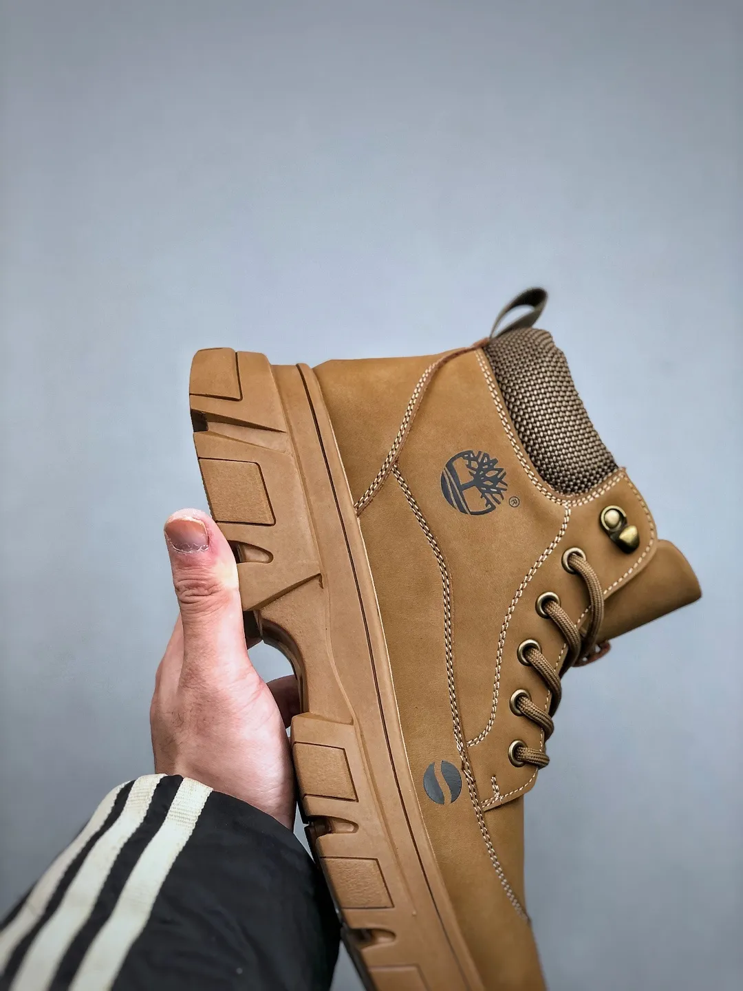 Pick up locally 💰 520, support in-store Timberland/Timberland classic 25ss new high-top (plus velvet) Classic re-engineered brand new upgrade Guangdong factory quality Original box original packaging The fabric is made of top Italian frosted cowhide with anti-odor and anti-corrosion genuine leather latex insoles to give you a perfect wearing experience High-quality and durable, a must-have for sportsmen Specially designed to treat those who are not handsome High-quality feet with first-class feel Exclusive supply Official item number: TB23066 Size: 39 40 41 42 43 44